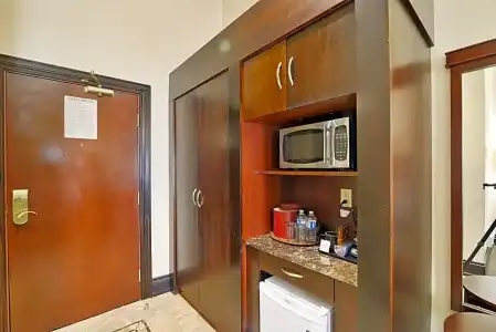 Woodbine and Suites - 38