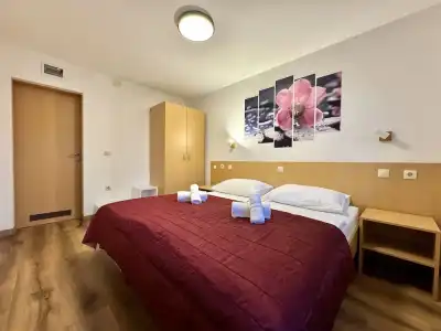 Center - 4