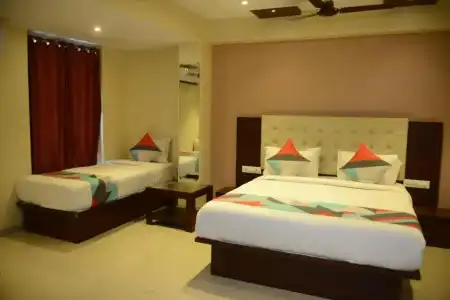OYO 71452 Malad Grand - 2