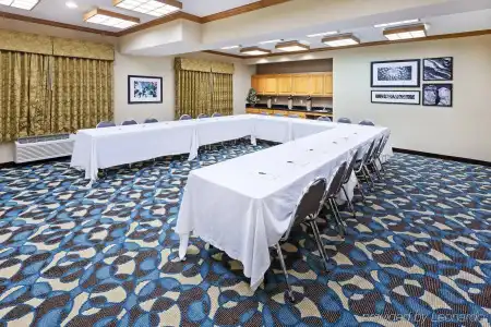 Country Inn & Suites by Radisson, Lubbock, TX - 9