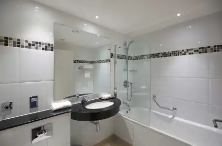 DoubleTree by Hilton Bristol North - 8