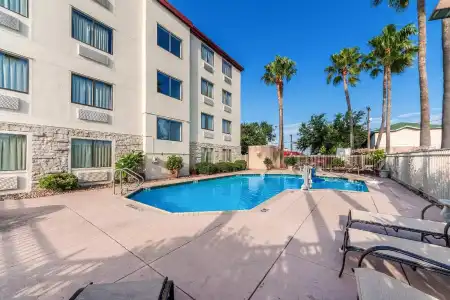 Red Roof Inn Laredo - 37