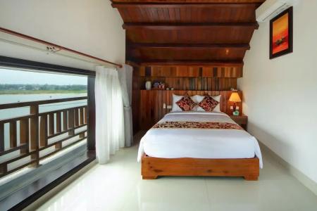 Threeway Riverside Villa - 17