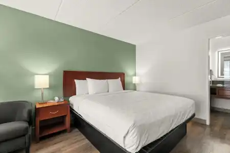 Vagabond Inn Executive Old Town - 55