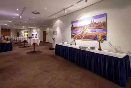 Ramada by Wyndham Dresden - 25