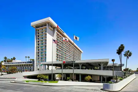 Los Angeles Airport Marriott - 20