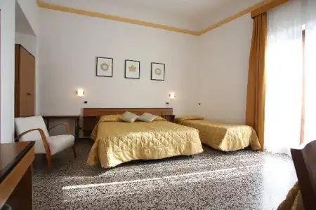 4F Boutique Florence - 34
