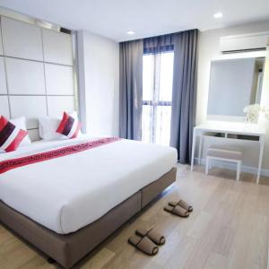 Hope Land Sukhumvit 8 - 22