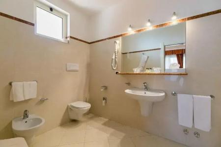 Continental Wellness & Spa - 84