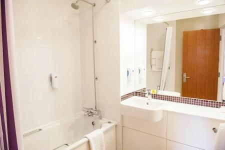 Premier Inn London Hammersmith - Ravenscourt Park - 4