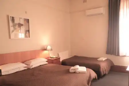 Princes Lodge Motel - 1