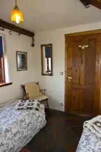 Raven's Bed and Breakfast - 44