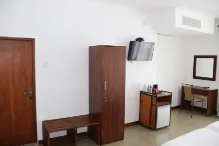 Serenity Tissa - 34
