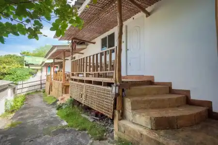 Phi Phi Cozy Seafront Resort - 31