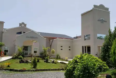 Howard Johnson by Wyndham La Plata - 0