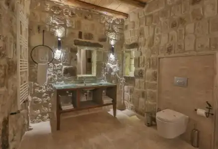 Acropolis Cave Suite - 70