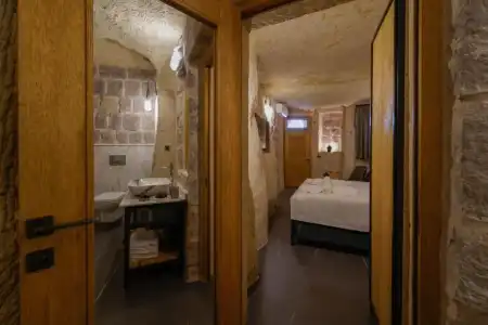 The Niche Cave - 2