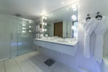 Hôtel Le Strato - 109