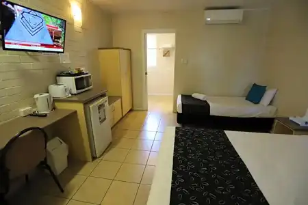 Tropic Coast Motel - 84