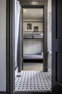 Gardner & Hostel - 98