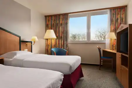 Ramada By Wyndham Bottrop - 3