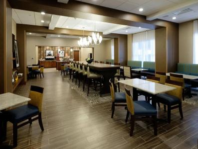 Hampton Inn Green Bay Downtown - 22