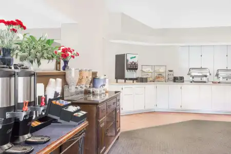 Hawthorn Extended Stay by Wyndham Green Bay - 12
