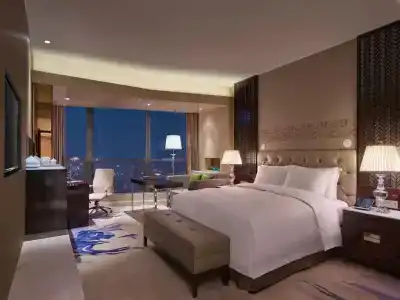 Hilton - 64