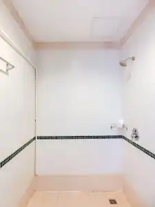 Hollywood Inn Love - 9