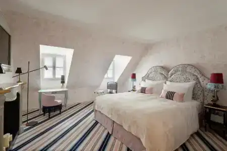 Leo's Roof Top Apartment Near Town Hall - 1