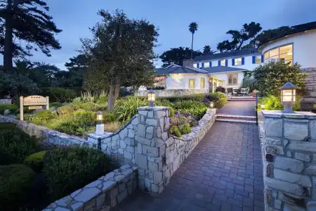Colonial Terrace Inn by the Sea - 10