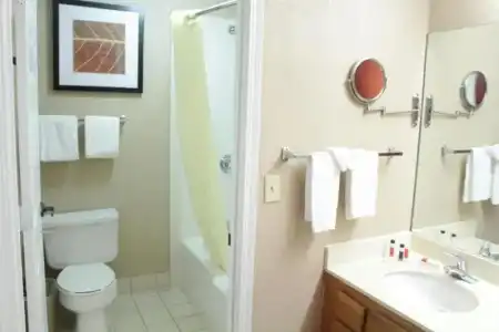 Hawthorn Extended Stay by Wyndham Wichita - 11