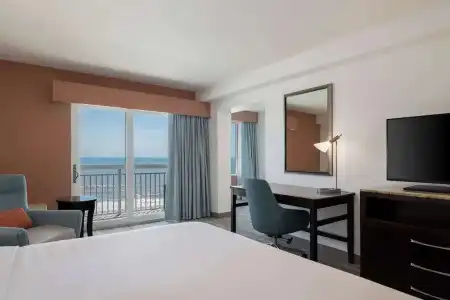 Hilton Garden Inn Daytona Beach Oceanfront - 97