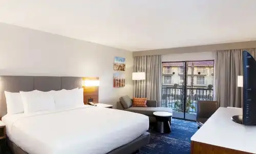 DoubleTree by Hilton Bakersfield - 42