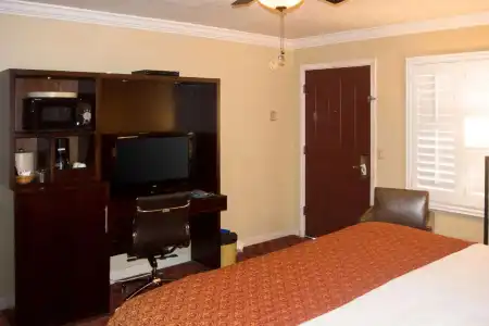 Clarion Collection Wilkie's Inn Pacific Grove - Monterey - 35