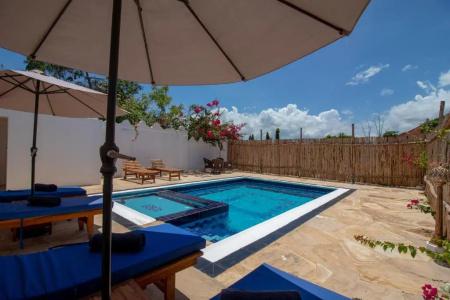 Sunny Palms Beach Bungalows - 14