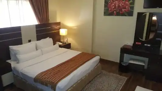 Boulevard City Suites Apartments - 36