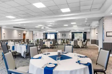 Best Western Plus Abbey Inn - 29
