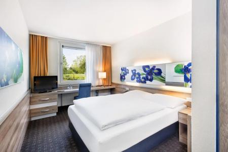 H+ Frankfurt Airport West - 1