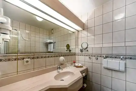 Best Western Plus Delta Park - 36
