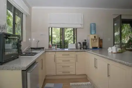 Hillside Retreat - 14