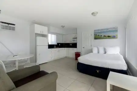 OceanSide Boutique - Hollywood - 47