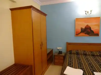 Renzo's Inn - 33