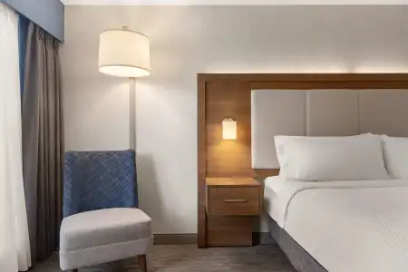 Holiday Inn Express Vancouver Airport - Richmond by IHG - 3
