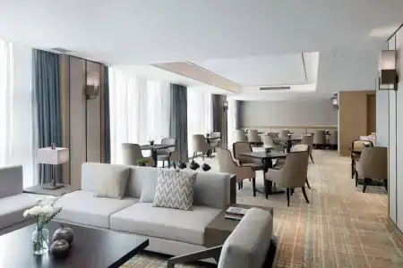 Courtyard by Marriott Zhengzhou Airport - 59