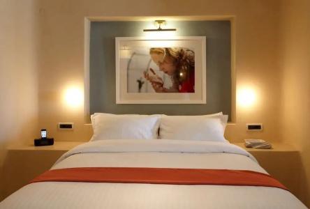 Voreina Gallery Suites - 36