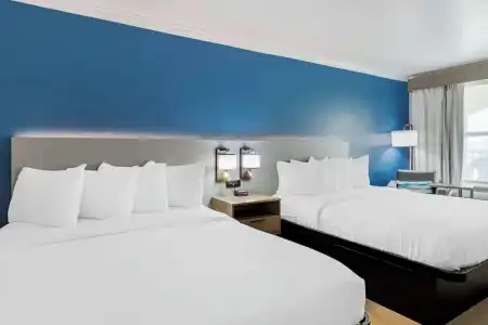 Comfort Inn & Suites Galveston Central Island near Pier - 37