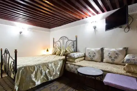 Riad Taryana - 25