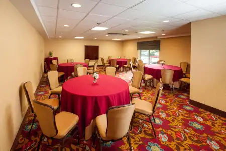 DoubleTree by Hilton Columbus - 24