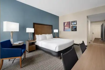 La Quinta Inn & Suites by Wyndham Chicago Downtown - 37